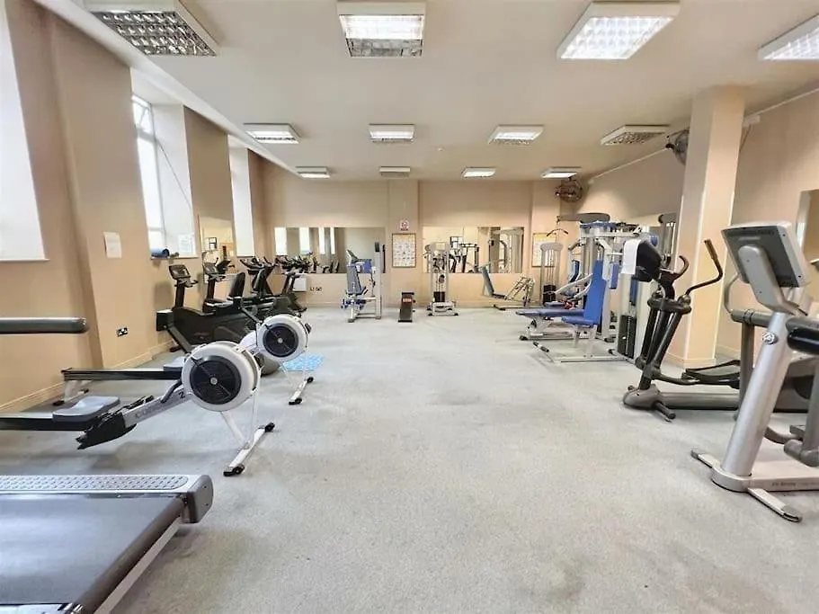 Apartment 2Bed 2Bath Gated Eye Candy London